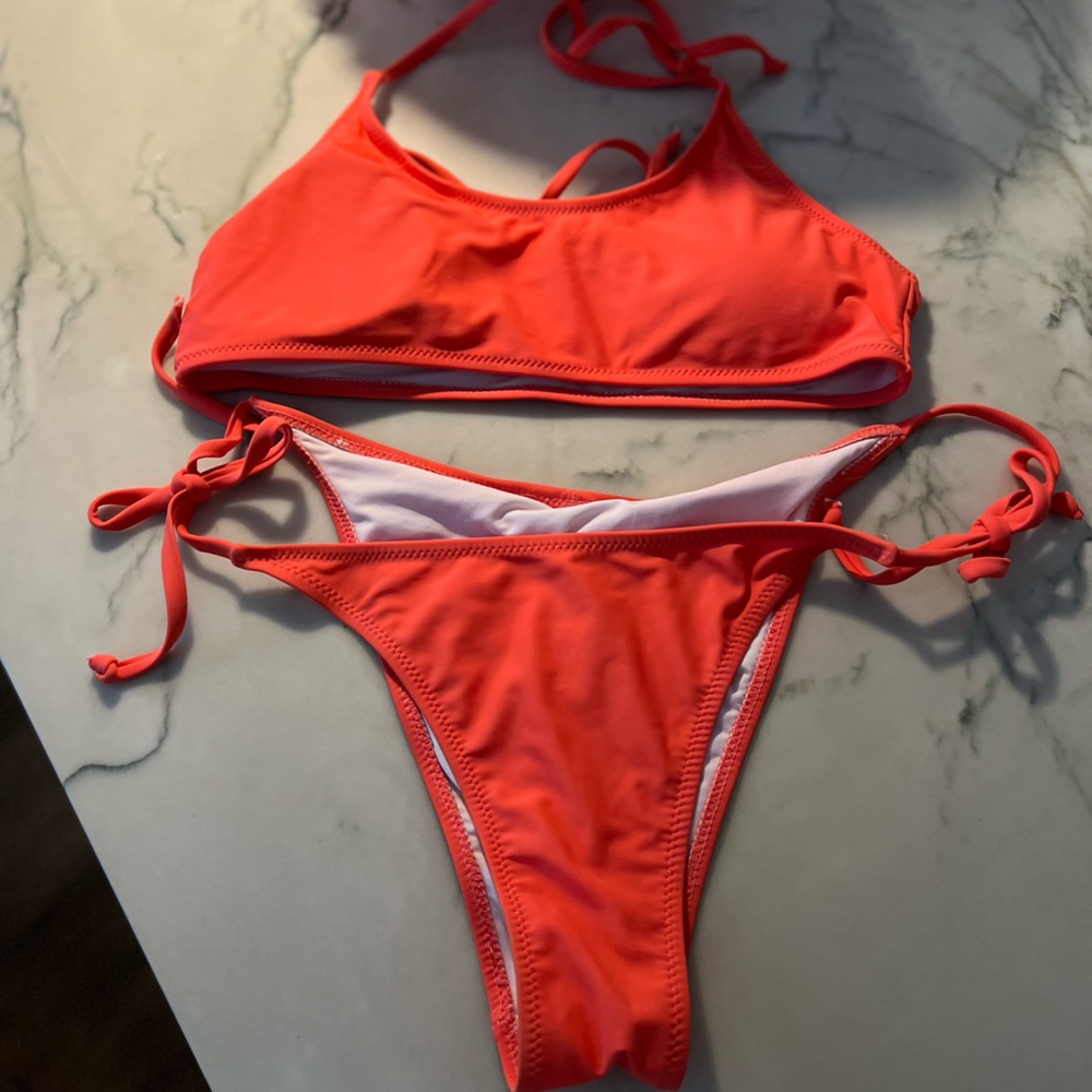 Women’s Bikini sz L color Salmon Cupshe